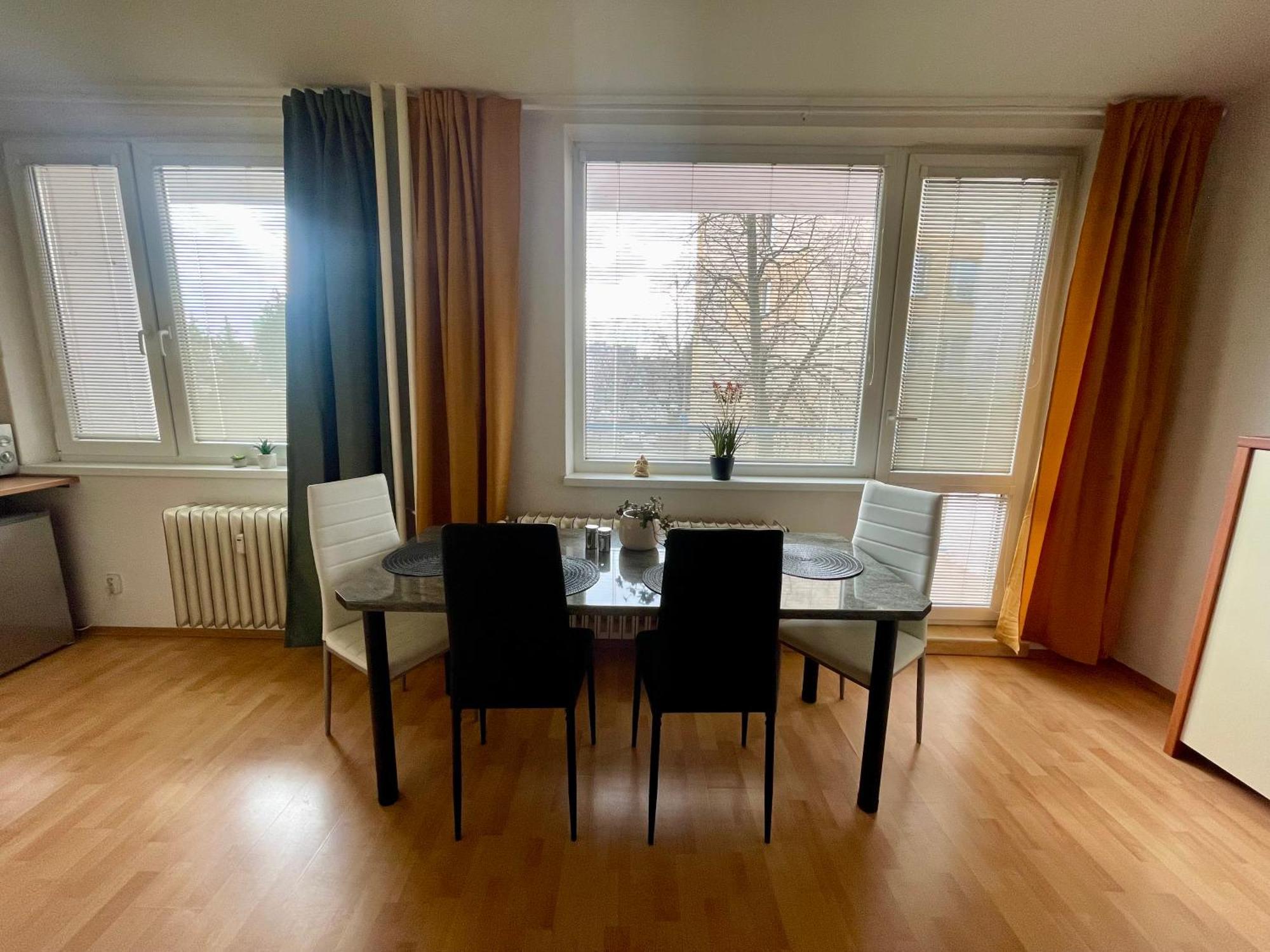 Sunny Apartment Vojenska - Old Town Кошице Екстериор снимка